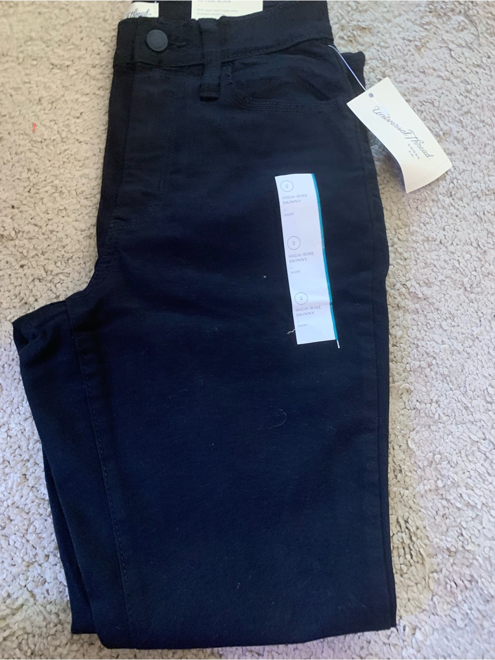 Universal Thread Women’s Skinny Jeans in Black - 2 SHORT